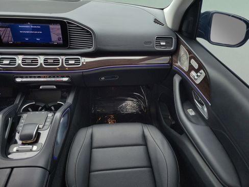 Used 2024 Mercedes-Benz GLS 450 4MATIC image 16