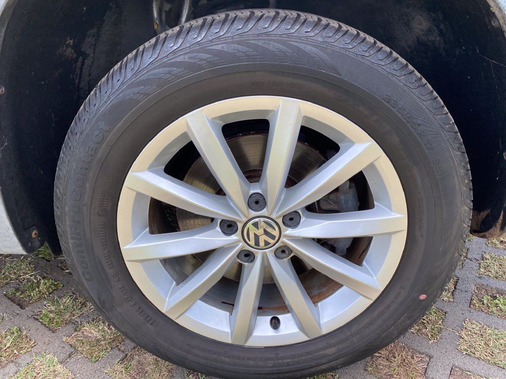Used 2017 Volkswagen Tiguan Wolfsburg Edition FWD image 9
