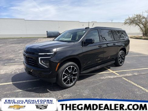 New 2026 Chevrolet Suburban RST w/ RST Capability Package AWD/4WD image 1