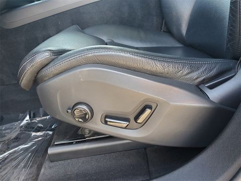 Used 2019 Volvo XC60 T5 Momentum w/ Multimedia Package image 12