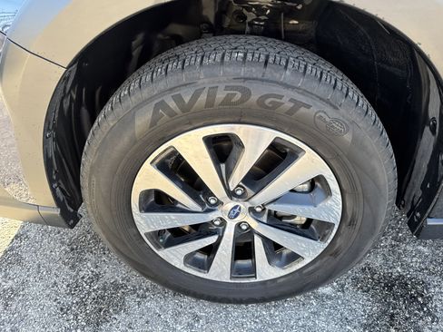 Used 2023 Subaru Outback Premium image 9