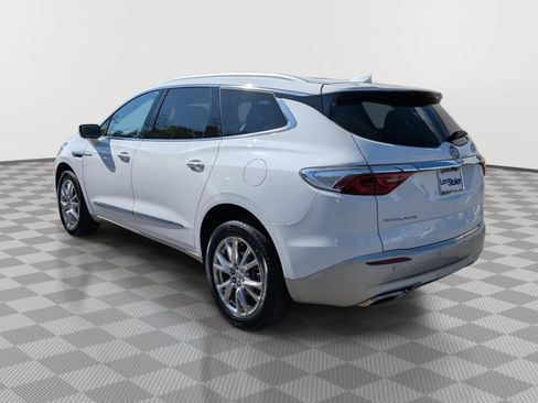 Used 2023 Buick Enclave Essence w/ Experience Buick Package FWD image 3