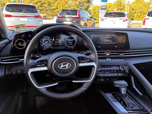 Used 2025 Hyundai Elantra Limited FWD image 24