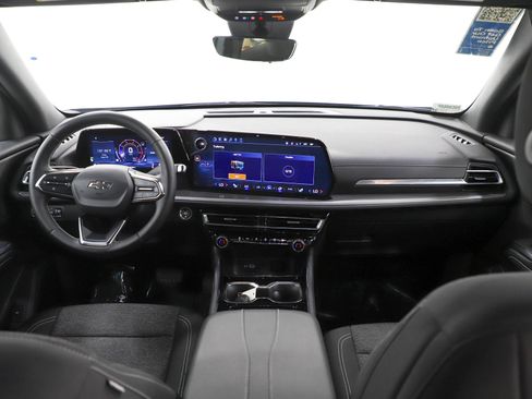 Used 2026 Chevrolet Traverse LT w/ Midnight/Sport Edition AWD/4WD image 14