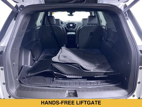 Certified 2022 Chevrolet Traverse Premier w/ Redline Edition AWD/4WD image 16