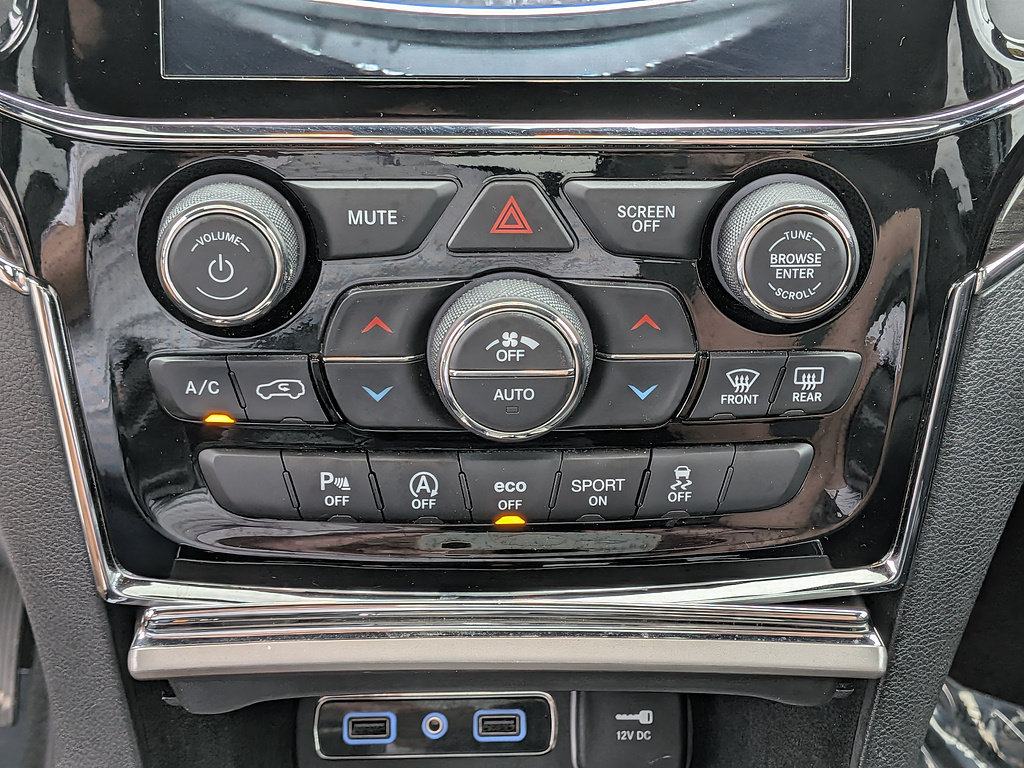 Used 2019 Jeep Grand Cherokee Overland AWD/4WD image 22