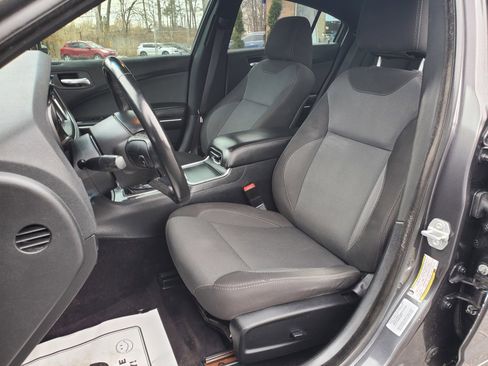 Used 2017 Dodge Charger SE w/ Popular Equipment Group image 16