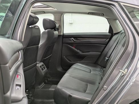 Used 2018 Honda Accord Touring image 18
