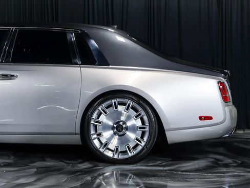 Used 2018 Rolls-Royce Phantom Sedan RWD image 4