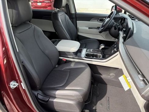 Used 2024 Kia Carnival LX image 26