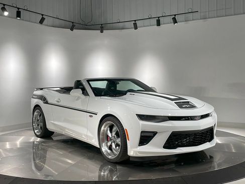 Used 2018 Chevrolet Camaro SS image 85