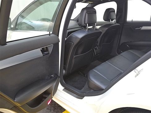 Used 2009 Mercedes-Benz C 300 Sedan image 15