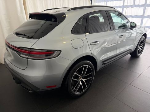 Certified 2026 Porsche Macan AWD/4WD image 9