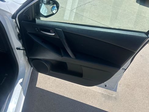 Used 2011 MAZDA MAZDA3 i Touring FWD image 15