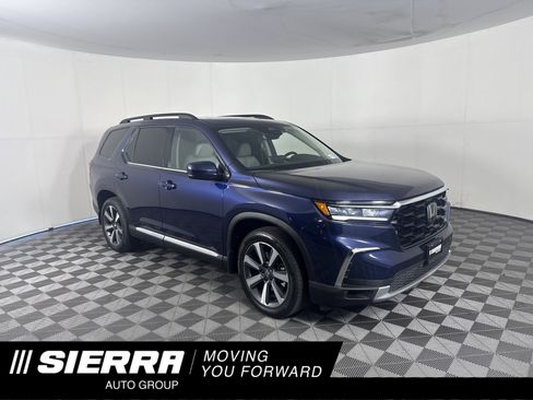 Certified 2023 Honda Pilot Touring image 2