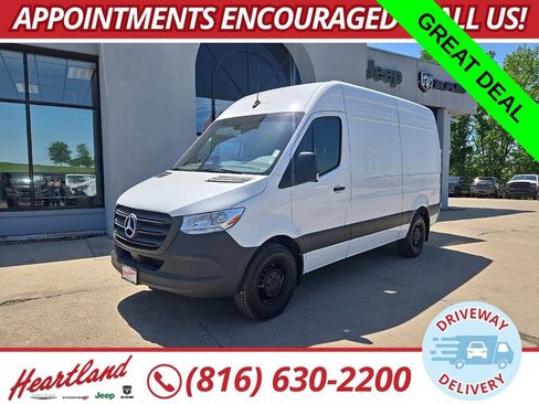 Used 2025 Mercedes-Benz Sprinter 2500 image 1