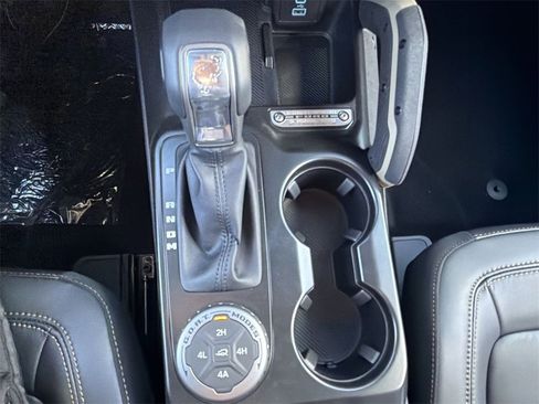 New 2025 Ford Bronco Badlands image 27