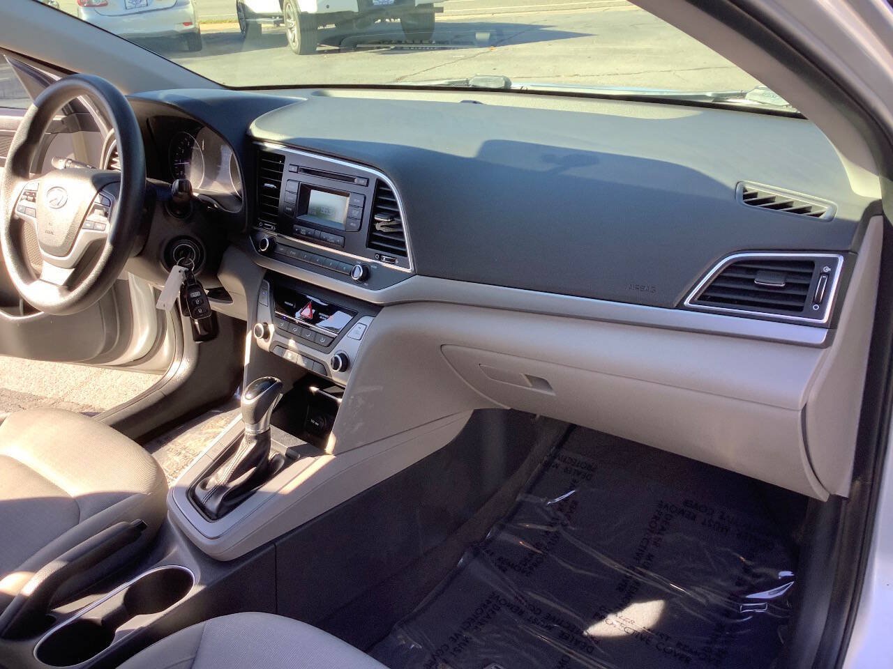 Used 2017 Hyundai Elantra SE FWD image 30