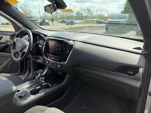 Used 2023 Chevrolet Traverse LT image 32