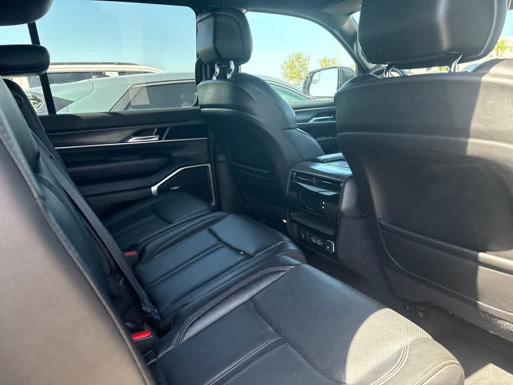 Certified 2024 Jeep Wagoneer L Series II w/ Flexible Seating Group AWD/4WD image 7