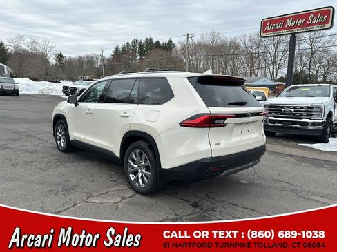 Used 2024 Toyota Grand Highlander AWD image 3