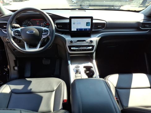 Used 2024 Ford Explorer XLT w/ Equipment Group 202A AWD/4WD image 15