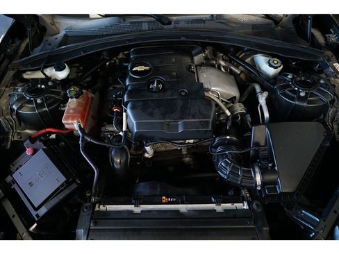 Used 2018 Chevrolet Camaro LT RWD image 10