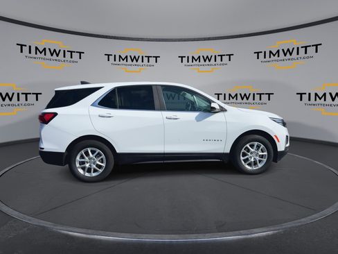 Used 2024 Chevrolet Equinox LT image 2