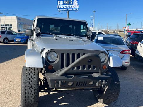 Used 2012 Jeep Wrangler Unlimited Sahara w/ Connectivity Group image 2