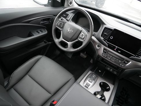 Certified 2025 Honda Ridgeline RTL image 9