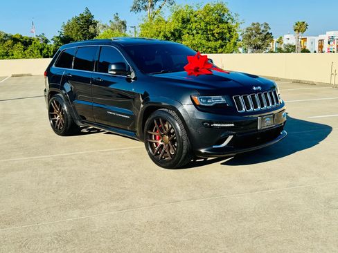 Used 2014 Jeep Grand Cherokee SRT8 w/ Luxury Group II AWD/4WD image 27