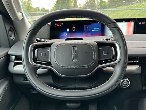 New 2025 Lincoln Navigator Reserve AWD/4WD image 8