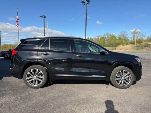 Used 2020 GMC Terrain Denali w/ Denali Premium Package AWD/4WD image 6