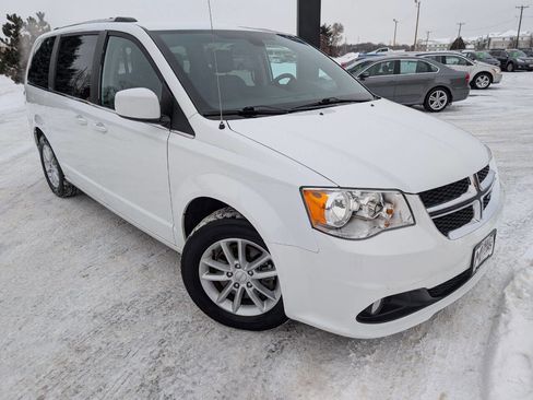 Used 2019 Dodge Grand Caravan SXT w/ Rear Park Assist Package image 3