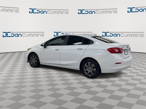 Used 2019 Chevrolet Cruze LT image 6