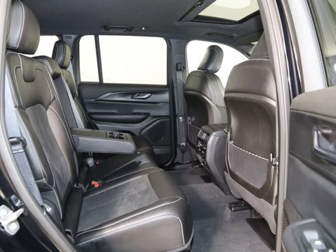 Used 2024 Jeep Grand Cherokee Altitude AWD/4WD image 13