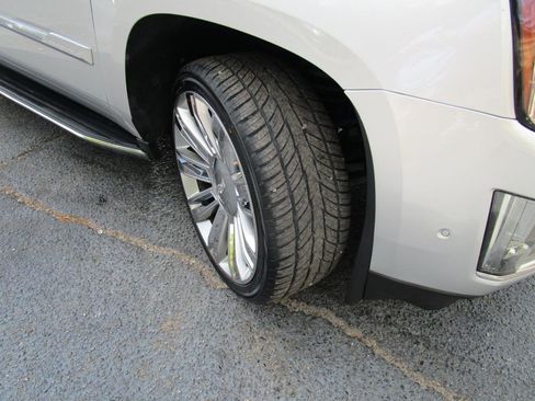 Used 2020 Cadillac Escalade Luxury image 33