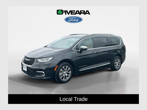 Used 2021 Chrysler Pacifica Pinnacle FWD image 1