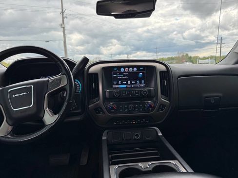 Used 2018 GMC Sierra 2500 Denali w/ Duramax Plus Package AWD/4WD image 15