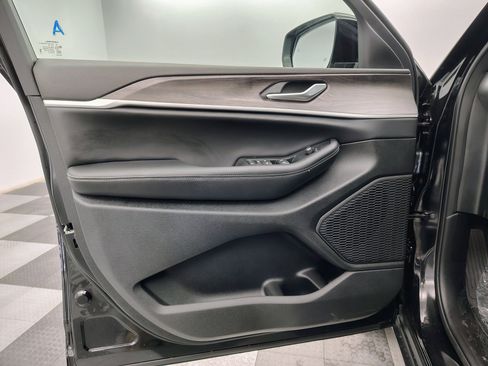 New 2026 Jeep Grand Cherokee L 4WD image 17