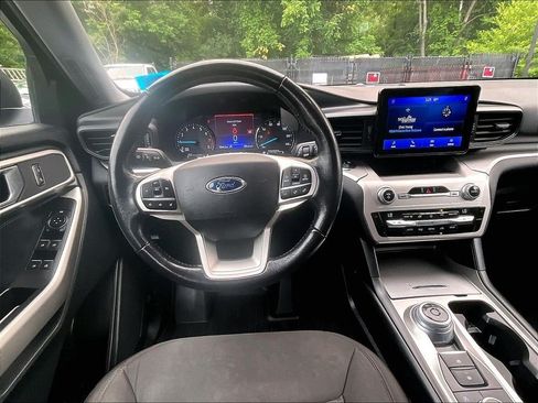 Used 2021 Ford Explorer XLT AWD/4WD image 5
