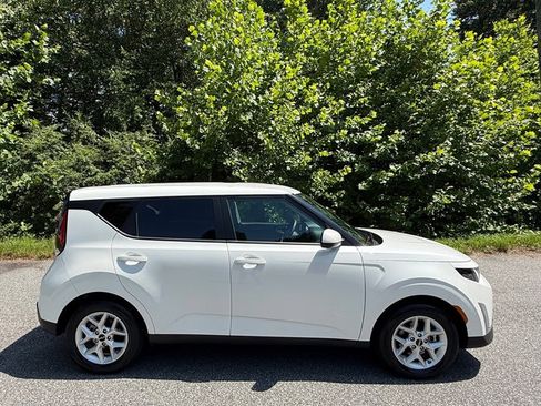 Used 2024 Kia Soul LX w/ LX Technology Package FWD image 5