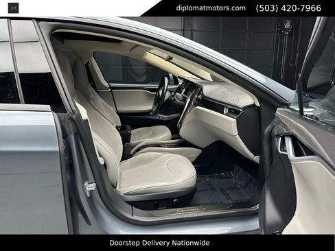 Used 2013 Tesla Model S Performance image 19