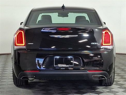 Used 2016 Chrysler 300 S image 8