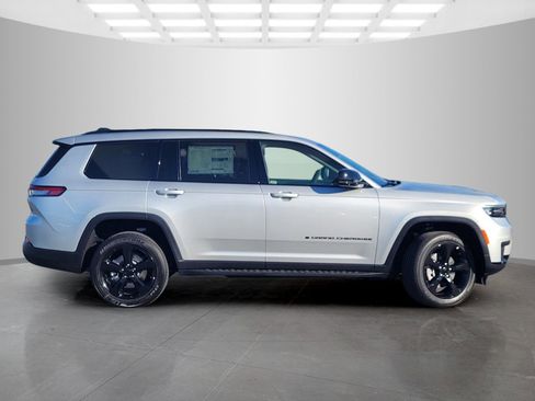New 2025 Jeep Grand Cherokee L Altitude AWD/4WD image 3