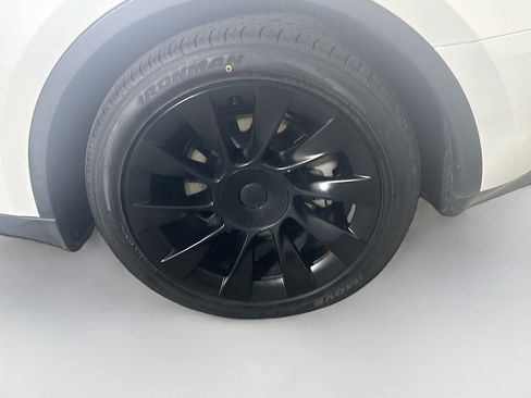 Used 2023 Tesla Model Y Long Range image 11