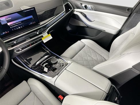 New 2026 BMW X7 xDrive40i w/ M Sport Package AWD/4WD image 25