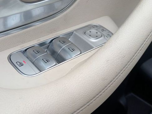 Used 2022 Mercedes-Benz GLE 350 4MATIC w/ Premium Package image 13