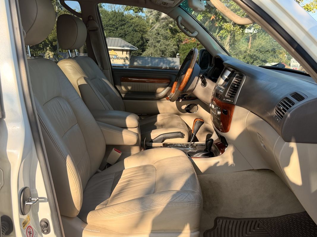 Used 2007 Lexus LX 470 4WD w/ Preferred Accessory Pkg image 9