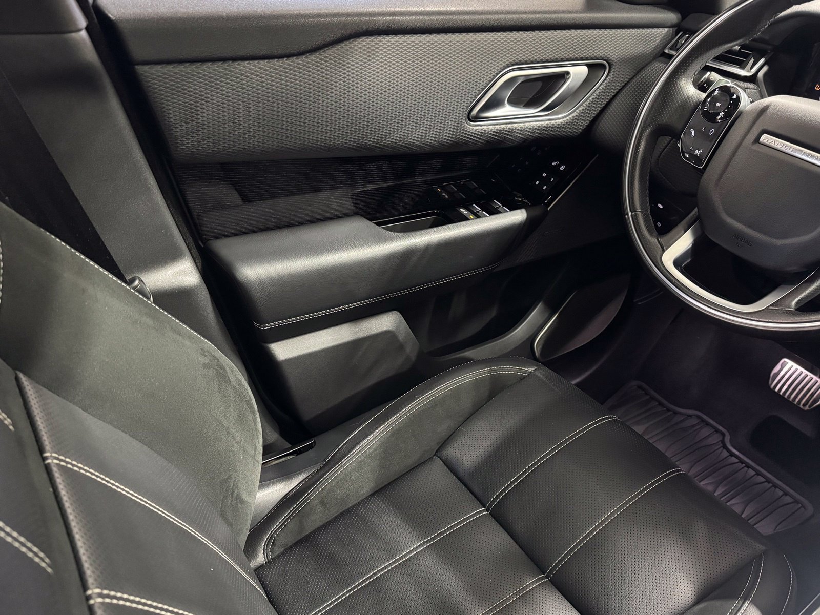 Used 2020 Land Rover Range Rover Velar R-Dynamic S AWD/4WD image 42